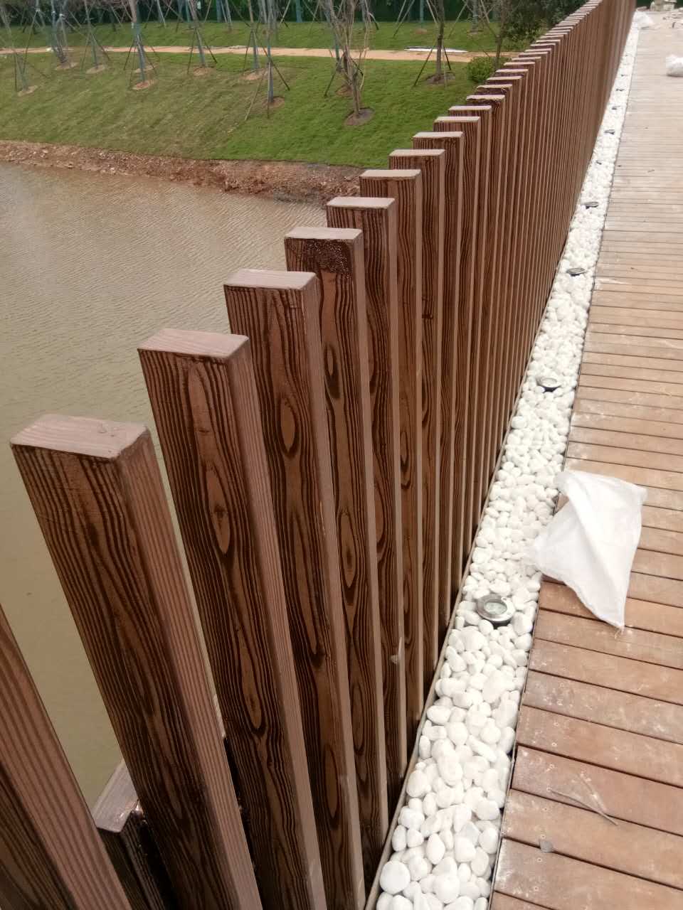 门头沟钢管护栏木纹漆施工项目