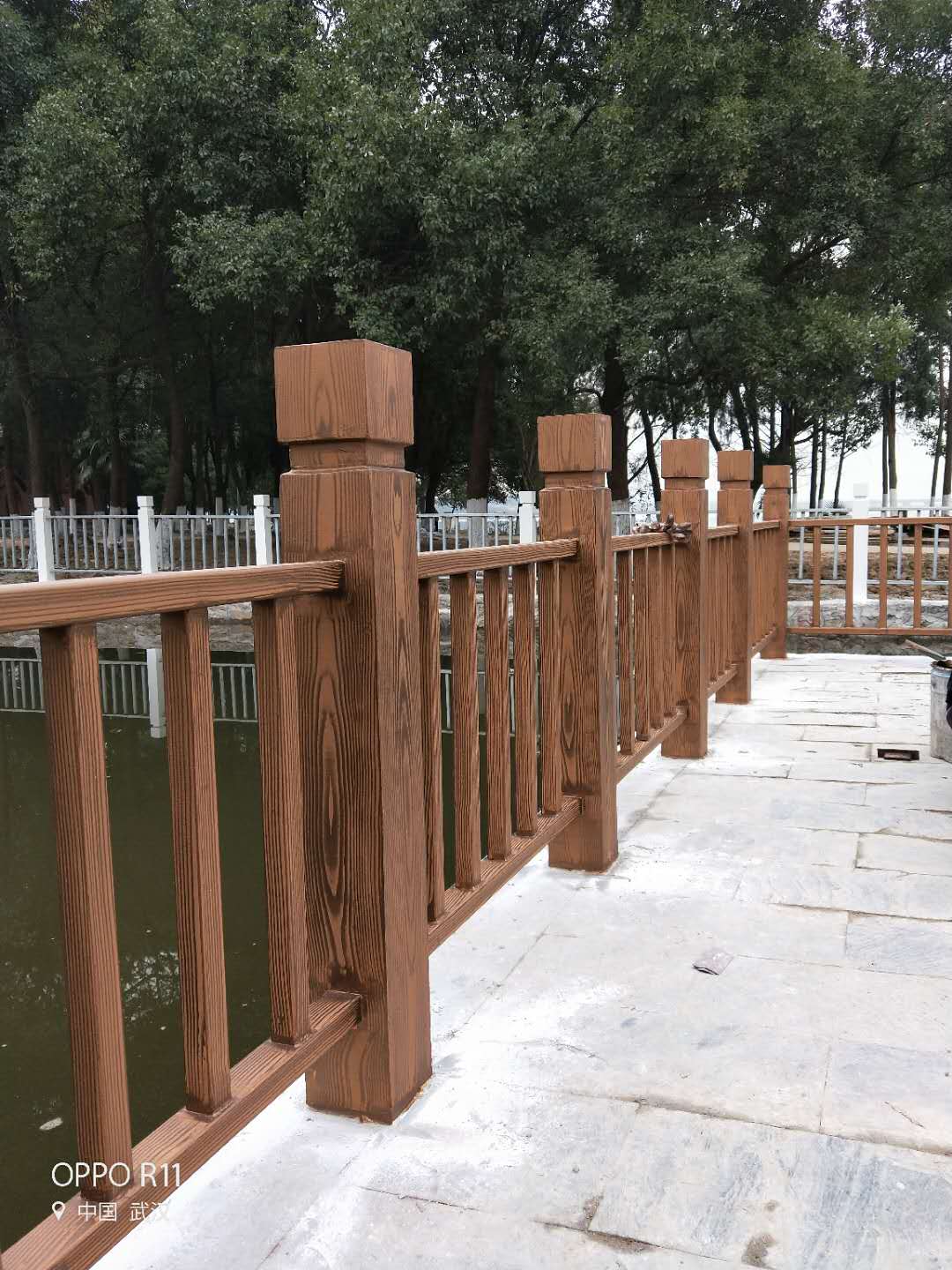 门头沟河道护栏木纹漆施工项目